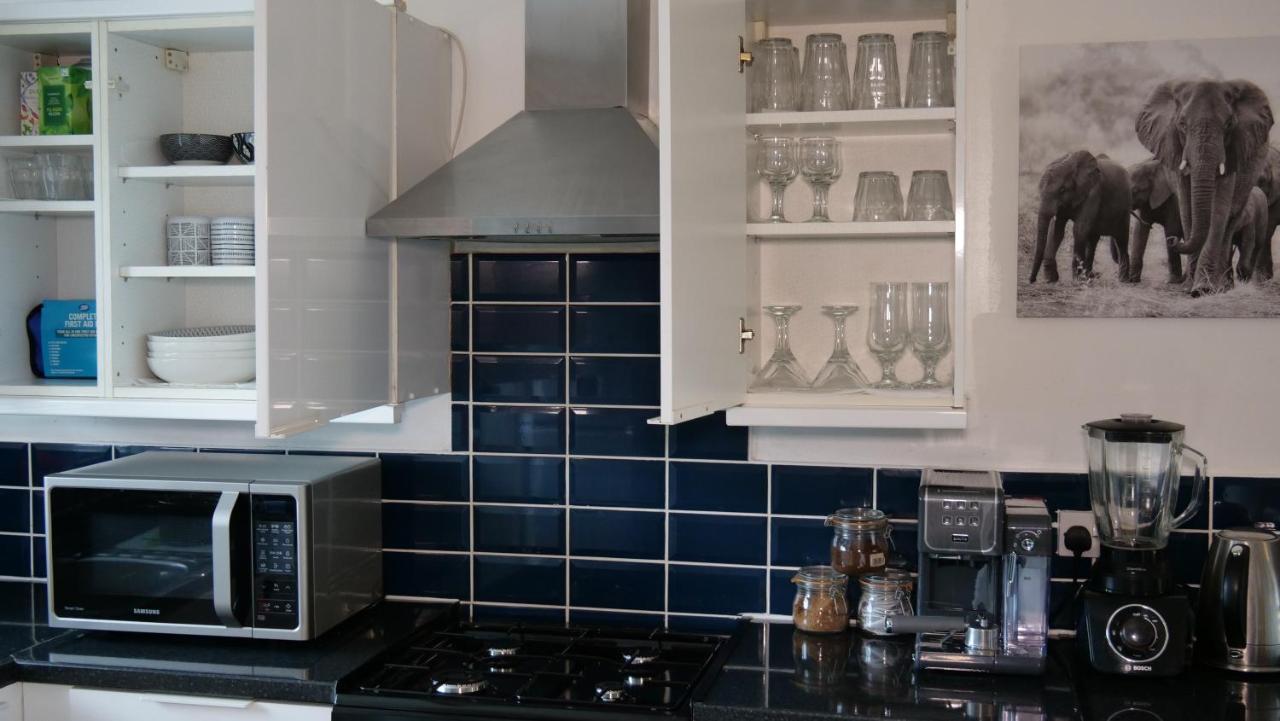 Milton Keynes Luxury Short Stay House With Wifi And Free Parking Wolverton  Exterior photo