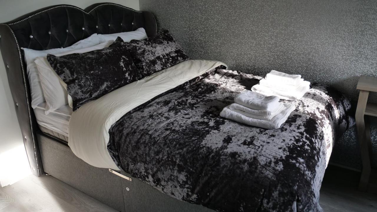 Milton Keynes Luxury Short Stay House With Wifi And Free Parking Wolverton  Exterior photo