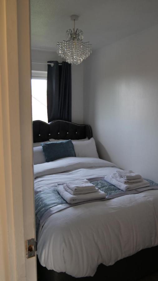 Milton Keynes Luxury Short Stay House With Wifi And Free Parking Wolverton  Exterior photo